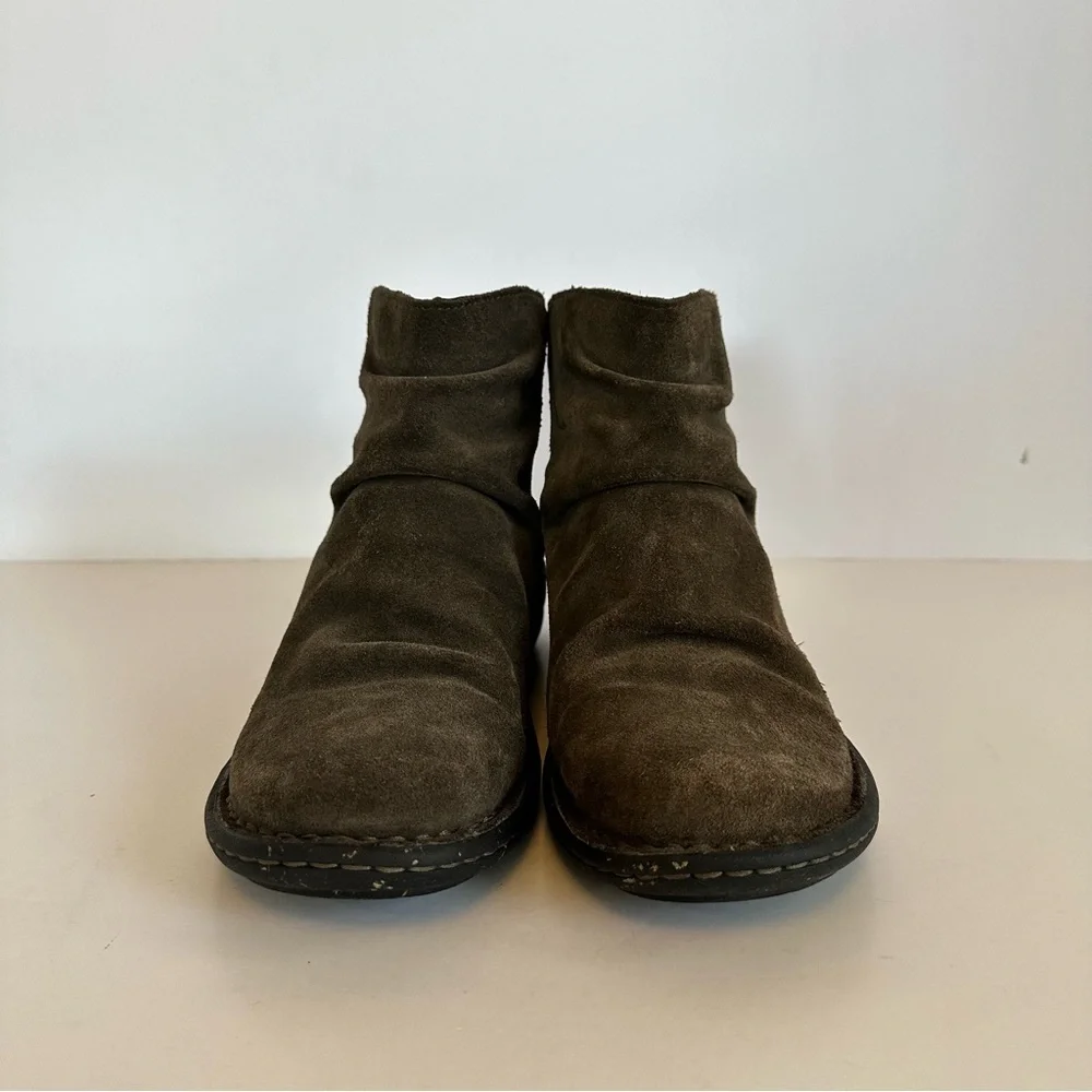 Clarks Avington Swan Brown Suede Ankle‎ Boots 7W Slouchy Comfort